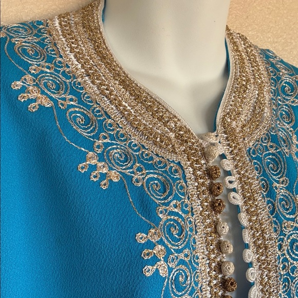 Elegant turquoise Kaftan/robe, elaborate & gold white embroidery Trophy Vintage! - Picture 7 of 17